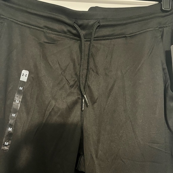 Women’s Under Armour Tech Capris - Picture 4 of 7
